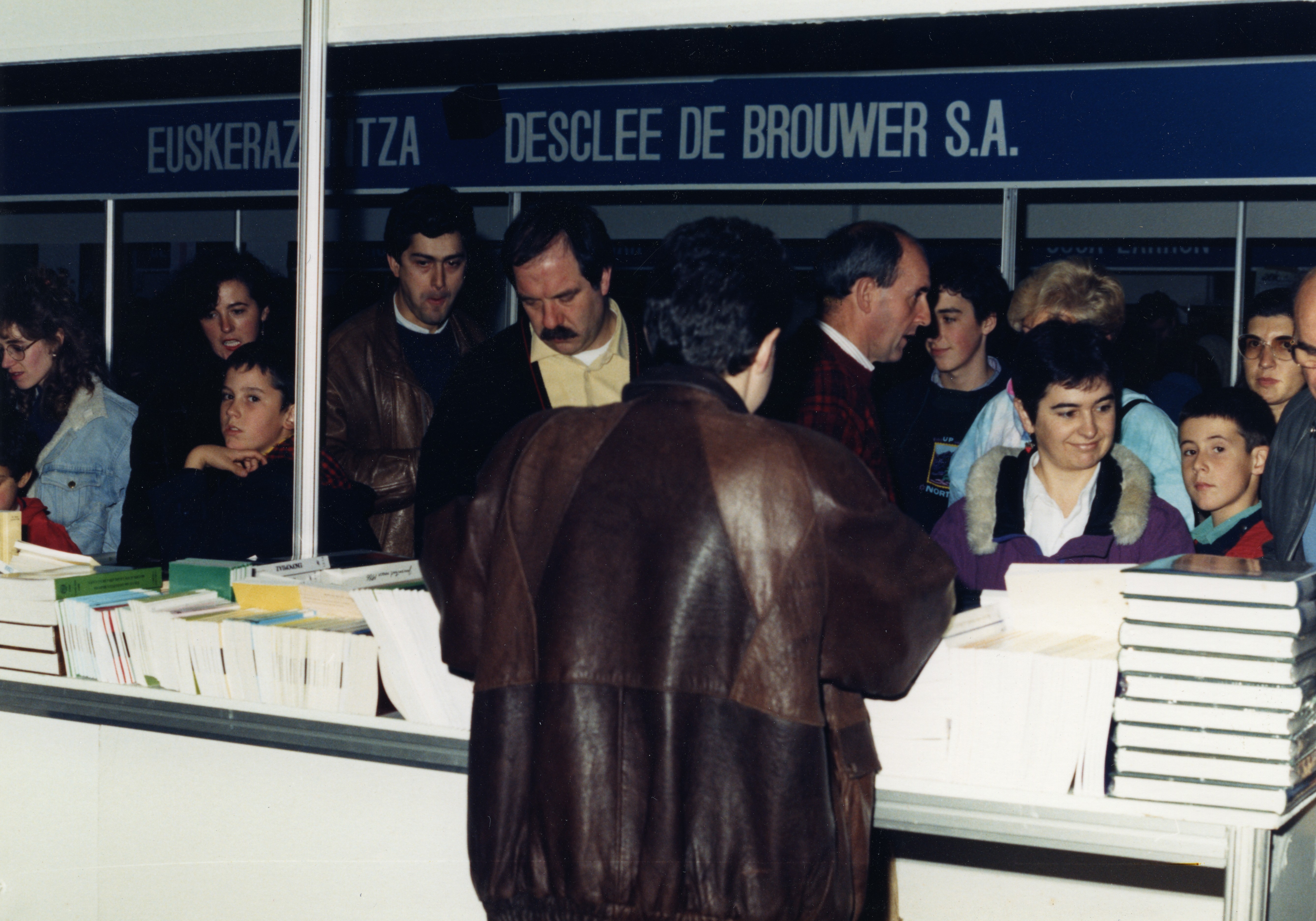24  Azoka 1989016